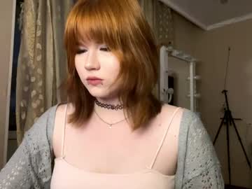 Hellokinki Chaturbate stream image from May 25, 2026