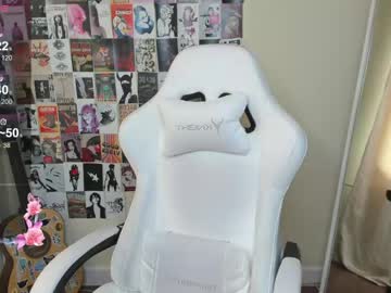 Evelinalu Chaturbate stream image from May 26, 2026