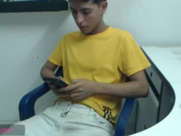 Andrescoll25 Chaturbate stream image from May 26, 2026