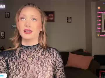 Greenxxxqueen Chaturbate stream image from May 26, 2026