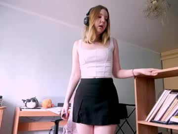 Corinearendale Chaturbate stream image from May 26, 2026