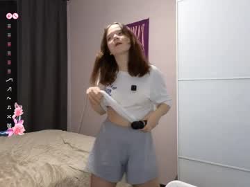 Clementinaaures Chaturbate stream image from May 26, 2026