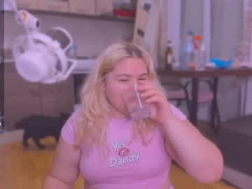 Freakcute_Friends Chaturbate stream image from May 26, 2026