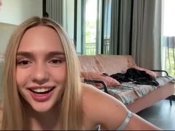 Alicebloomxx Chaturbate stream image from May 27, 2026
