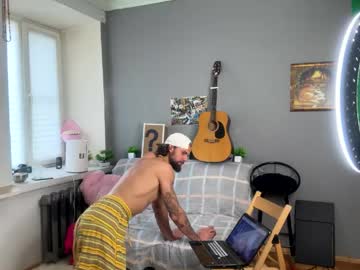 Roberto_Gray Chaturbate stream image from May 27, 2026