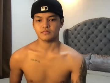 Asianhugescott Chaturbate stream image from May 27, 2026