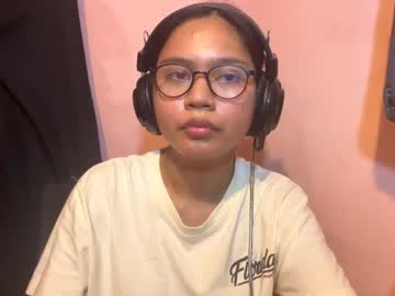 Katlynpelyo Chaturbate stream image from May 27, 2026