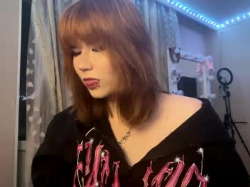 Hellokinki Chaturbate stream image from May 27, 2026