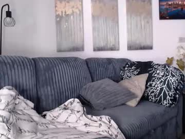 Carliecreams Chaturbate stream image from May 27, 2026