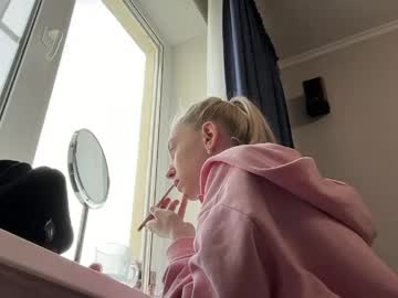 Lunawhitex Chaturbate stream image from May 28, 2026