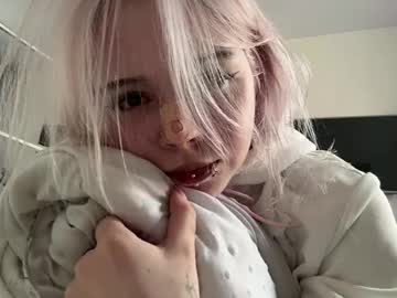Emelymclane Chaturbate stream image from May 28, 2026