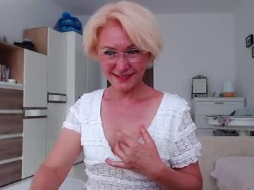 Jasmin18v Chaturbate stream image from May 28, 2026