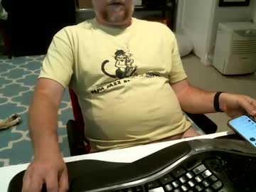 Chesbayboy Chaturbate stream image from May 28, 2026