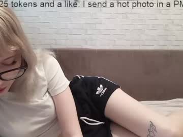 Vi_Nika Chaturbate stream image from May 28, 2026