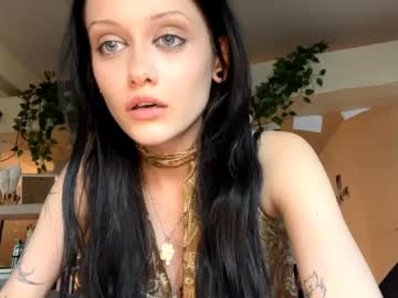 Holliedavine Chaturbate stream image from May 28, 2026