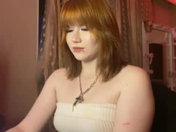 Hellokinki Chaturbate stream image from May 28, 2026