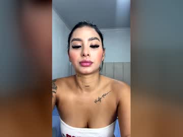 Miaveloura Chaturbate stream image from May 28, 2026