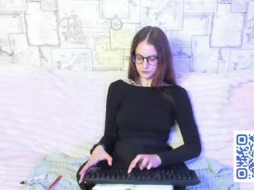 Krisdoeill Chaturbate stream image from May 29, 2026