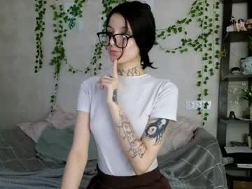 Donnahinnes Chaturbate stream image from May 29, 2026