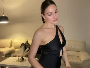 Roxellesilvara Chaturbate stream image from May 29, 2026
