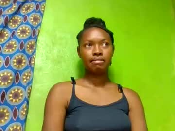 Cynthia233365 Chaturbate stream image from May 30, 2026