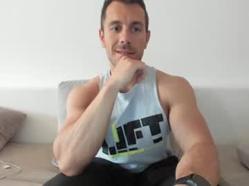 Roberto4ever Chaturbate stream image from June 01, 2026