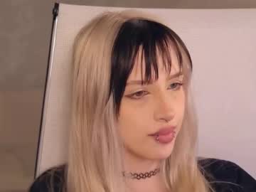 Eevamarie Chaturbate stream image from June 01, 2026