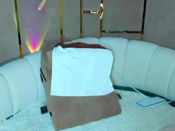 Emilytrays Chaturbate stream image from June 01, 2026