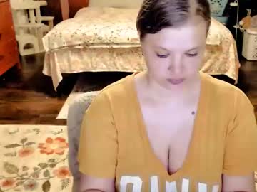 Elinareign Chaturbate stream image from June 01, 2026