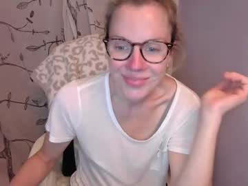 Holly_Bourbon Chaturbate stream image from June 01, 2026