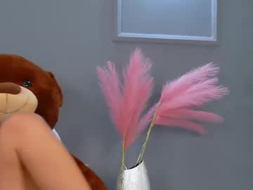 Crystallred Chaturbate stream image from June 03, 2026
