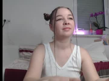 Mellow__Kitty Chaturbate stream image from June 04, 2026