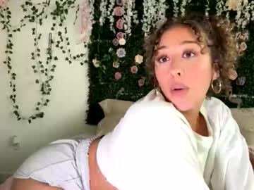 Lyracovee Chaturbate stream image from June 05, 2026