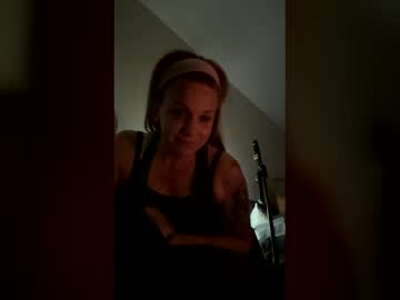 Riamoon Chaturbate stream image from June 05, 2026