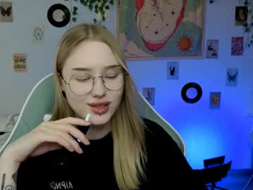 Cherriebetances Chaturbate stream image from June 05, 2026