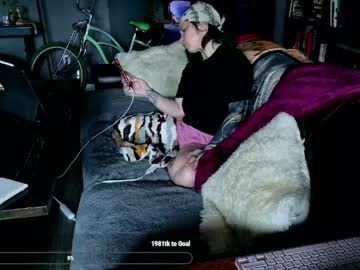 Creamstarbaby Chaturbate stream image from June 07, 2026