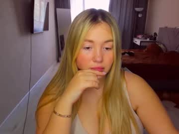 Sarahmils Chaturbate stream image from June 10, 2026