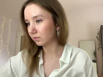 Lisasmall Chaturbate stream image from June 10, 2026