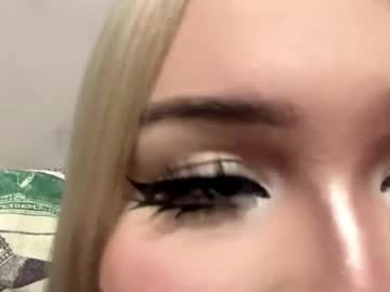 Moonluvv3 Chaturbate stream image from June 11, 2026