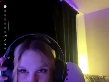 Kayceefroehner Chaturbate stream image from June 13, 2026
