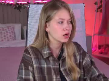 Evemundie Chaturbate stream image from June 15, 2026
