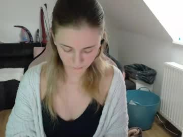 Melly4you Chaturbate stream image from June 15, 2026