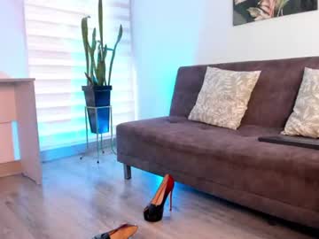 Elle_Lane Chaturbate stream image from June 15, 2026