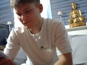 Hottieselly Chaturbate stream image from June 16, 2026