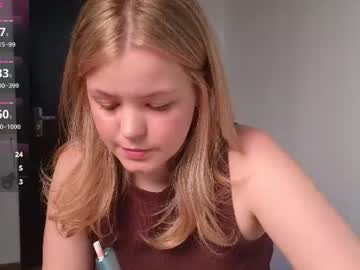 Dianaholiday Chaturbate stream image from June 17, 2026