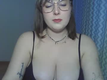 Claralovely Chaturbate stream image from June 17, 2026