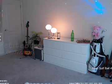 Petitebrat Chaturbate stream image from June 17, 2026