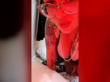 Moonpulseraven Chaturbate stream image from June 18, 2026