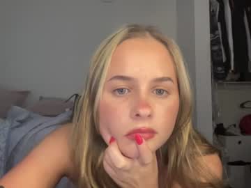 Viarlunaa Chaturbate stream image from June 18, 2026