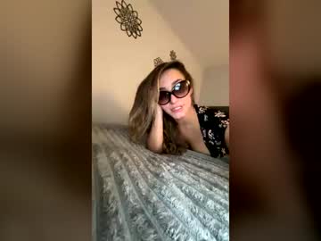 Shhitskay Chaturbate stream image from June 18, 2026